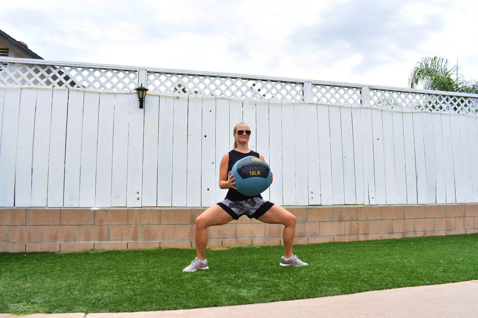 The 10-Move Medicine Ball Workout + Giveaway! {closed} • Foodie Loves ...