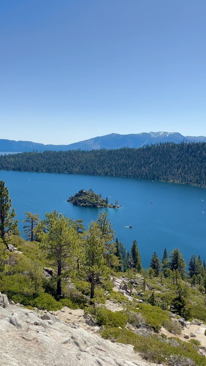The absolutely stunning Emerald Bay 🌎 in South Lake Tahoe, CA 📍

#travelgram #californiatravel #views #laketahoe #roadtrip #naturelovers #wanderlust #familytravel #travelblogger #emeraldbay