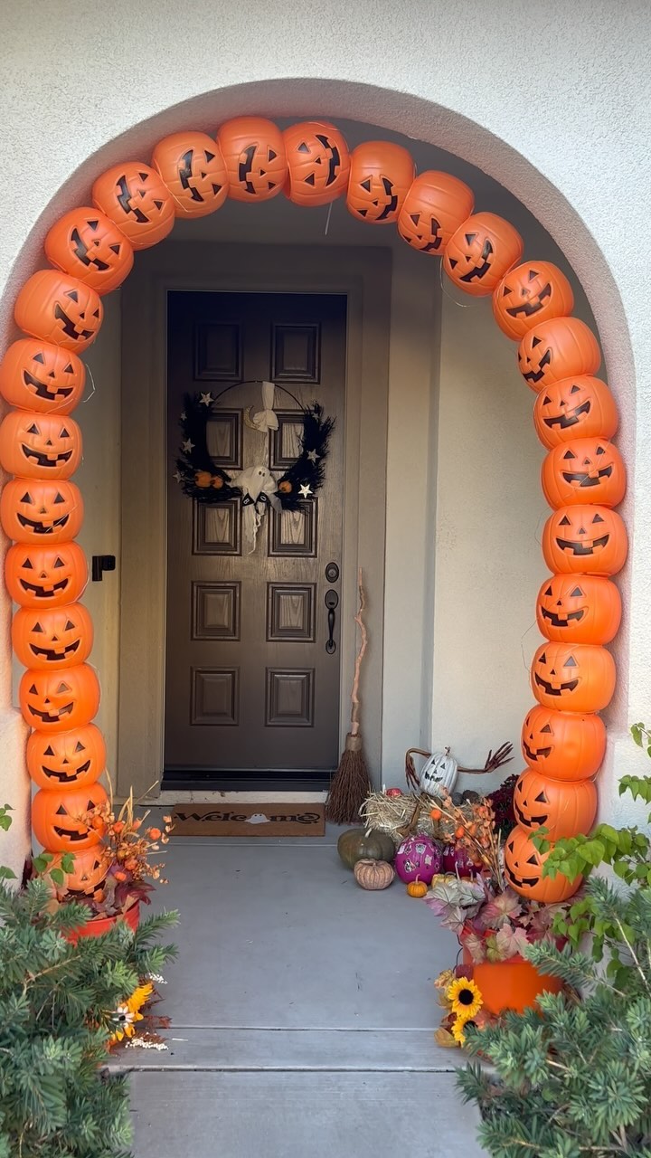 Happy spooky szn! 🎃👻

Last Halloween we had just moved into our new home, so we didn’t get a chance to decorate. This year, my mini and I were excited to get spooky festive! 

Shout out to my hubby who plays along when I say things like, “Let’s create a big pumpkin arch this weekend!” even though he could care less about decorations 😁 

#october #spooky #halloween #pumpkins #ghosts #itsfallyall #home #halloweendecor #pumpkinarch