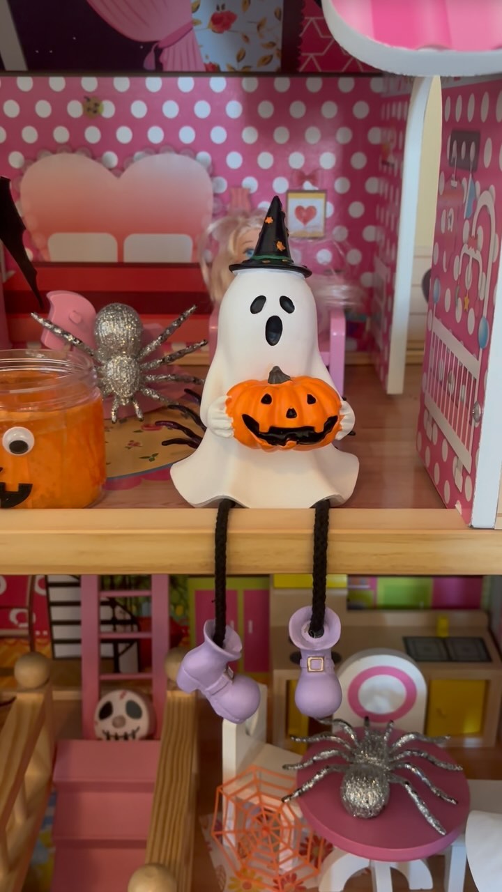 My daughter & I decorated her dollhouse for Halloween & we’re obsessed! We decked it out with spooky luminaries that we made (such a fun fall craft!) 🎃 got the pink ghost & pumpkin @michaelsstores 💕used some of goodies in her @youngwildandfriedman Halloween play dough kit 👻 & found some items we had in our holiday decor box from previous years that fit in. 

#halloween #spooky #dollhouse #kidactivities #kidcrafts #momsofinstagram #halloweendecor #octoberfun #girlmom #halloweendecor